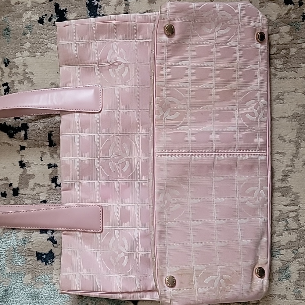 CHANEL Pink Nylon CC Logo Travel Line Tote Bag - Picture 4 of 9